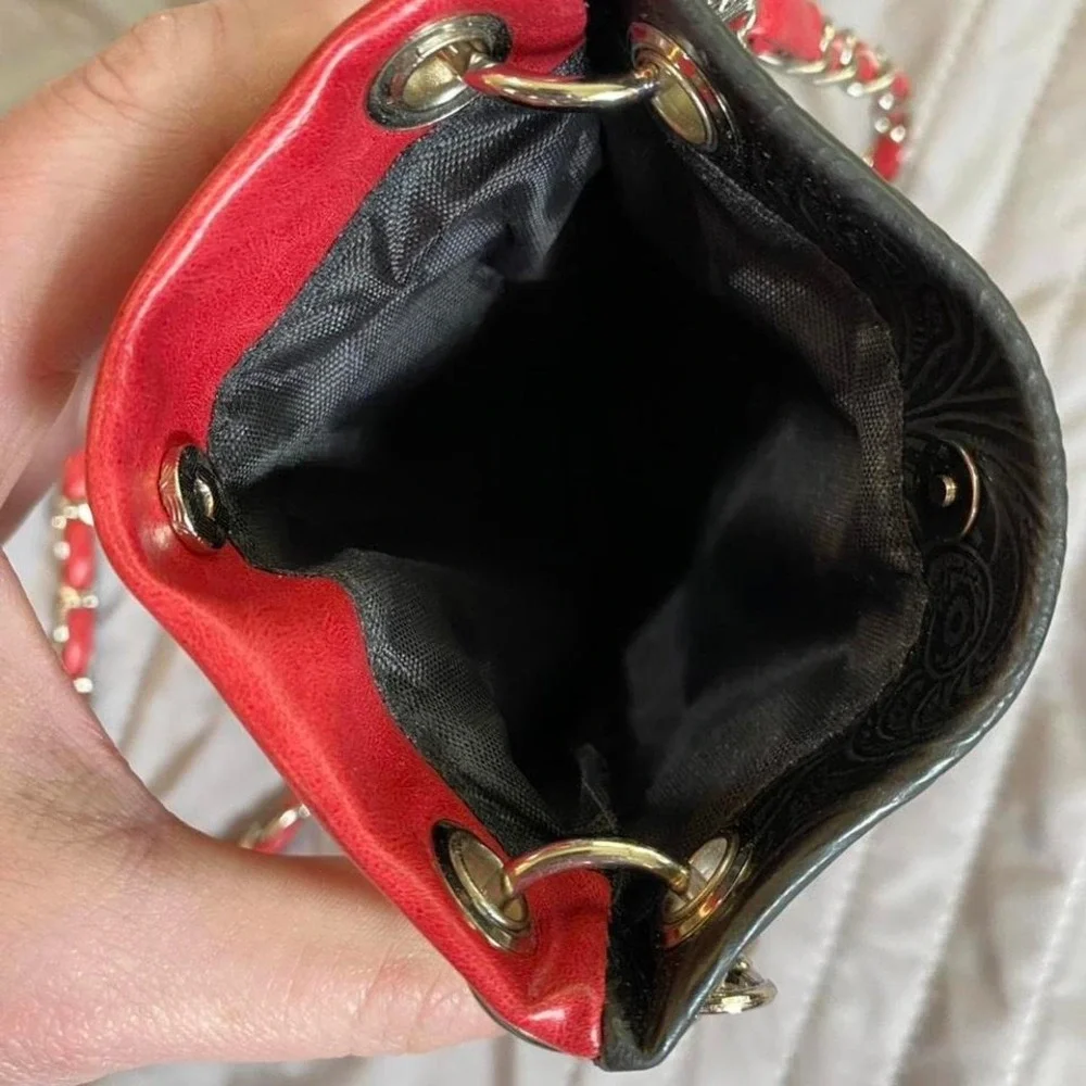 Red and black crossbody bag with‎ chain strap and bead detail 7